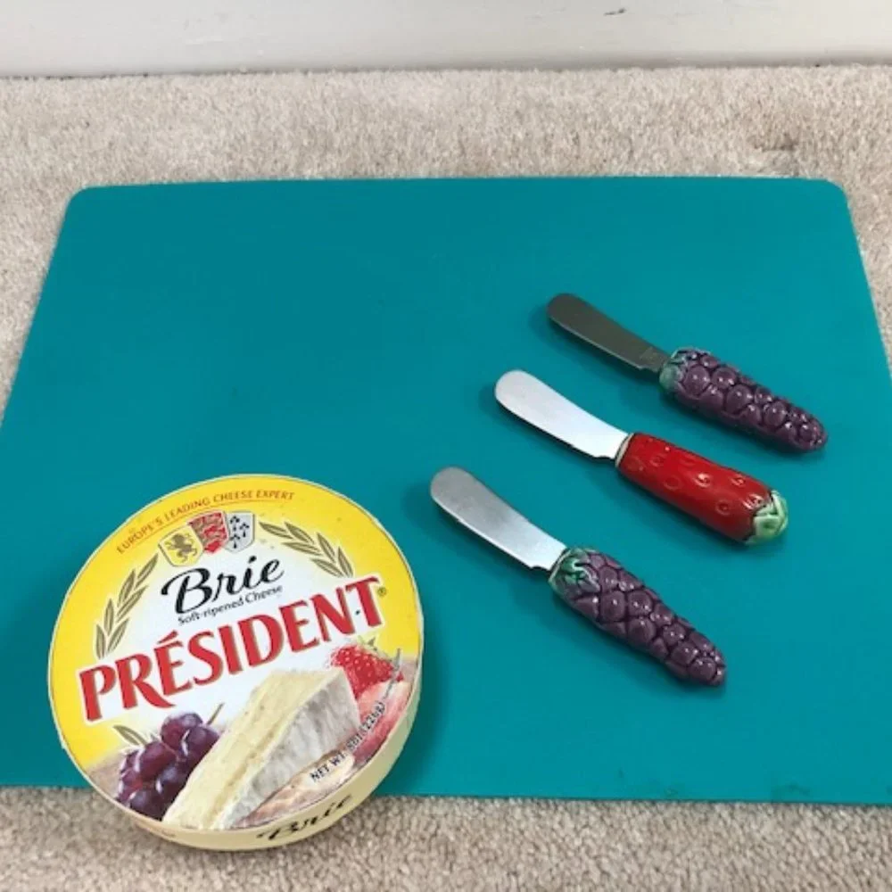 Cheese Spreaders - Does not come with cutting board or cheese.